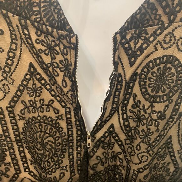 SanJoy Size Medium Black Lace Cream Spaghetti Strap Back Lined Circle Mini Dress - Picture 7 of 9